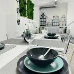 Studio, Great Location *