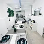 Studio, Great Location Apartment